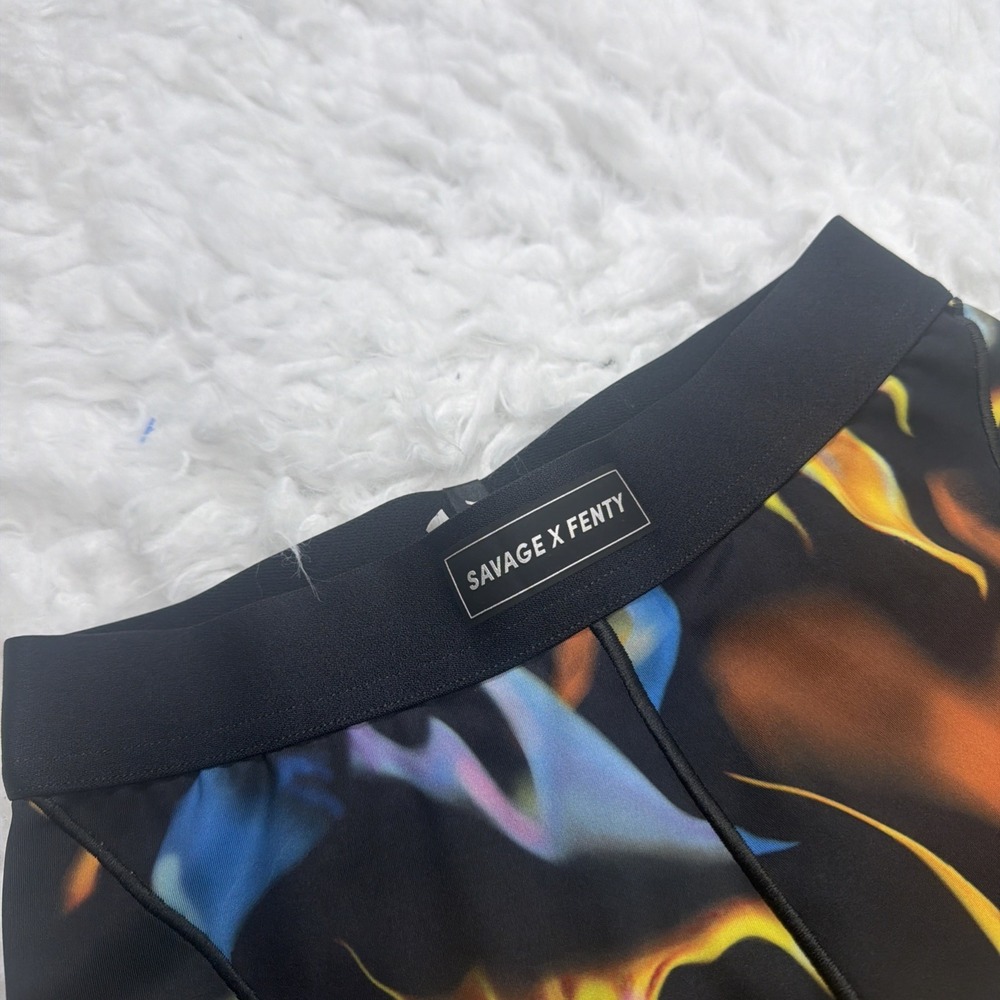 Savage X Fenty Women's Compression Shorts Sz Small‎ Graphic Print Long Bermuda